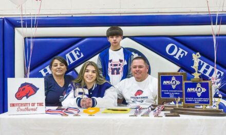 Anaya inks letter to play golf for Southwest Mustangs